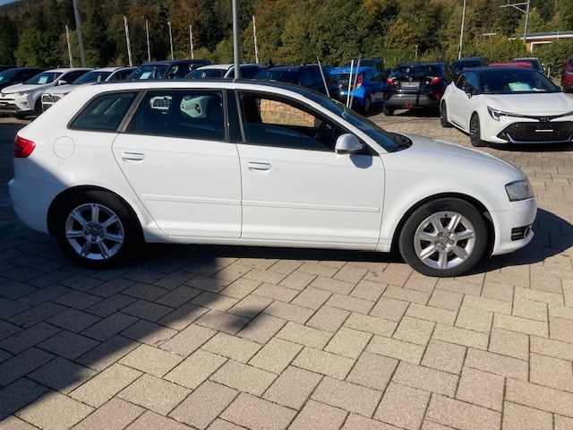 AUDI A3 Sportback 1.8 TFSI Attraction quattro-image-3