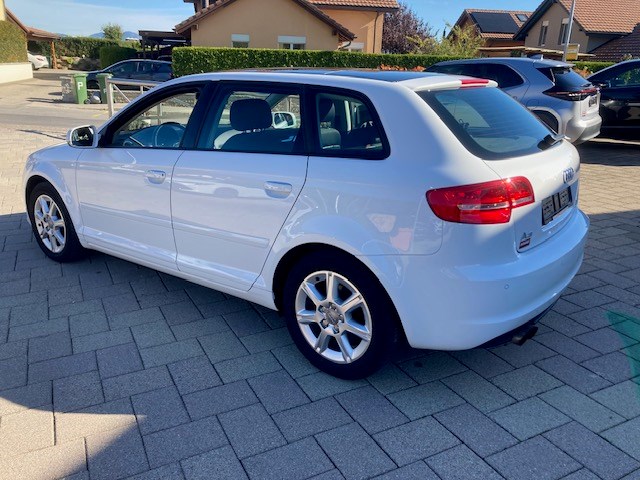 AUDI A3 Sportback 1.8 TFSI Attraction quattro-image-6
