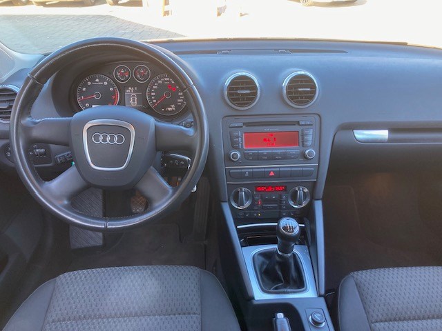 AUDI A3 Sportback 1.8 TFSI Attraction quattro-image-9
