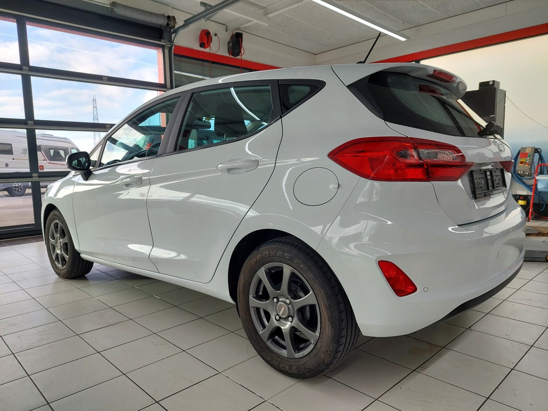 FORD Fiesta 1.0 SCTi Cool & Connect Automat-image-4