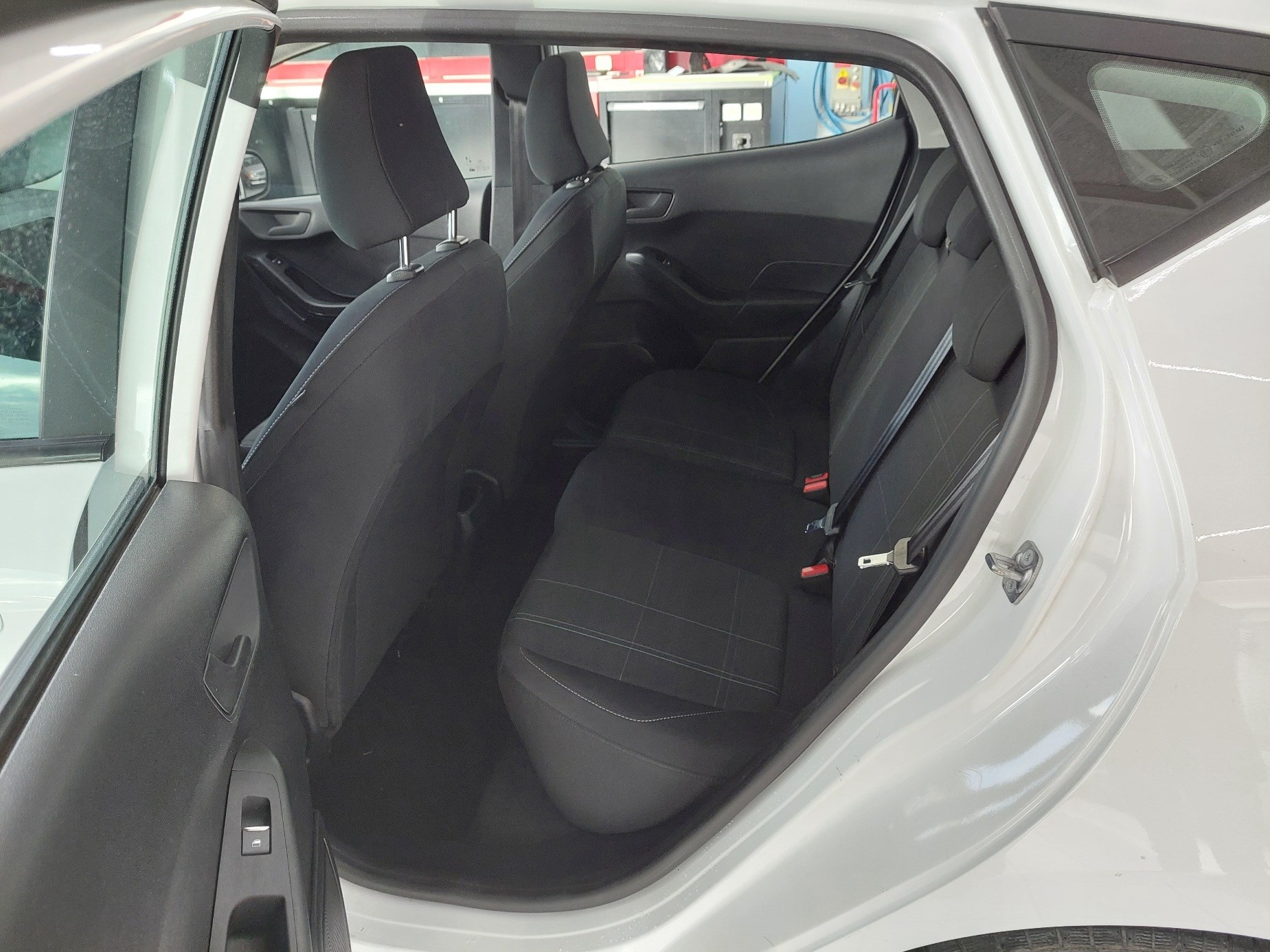FORD Fiesta 1.0 SCTi Cool & Connect Automat-image-8