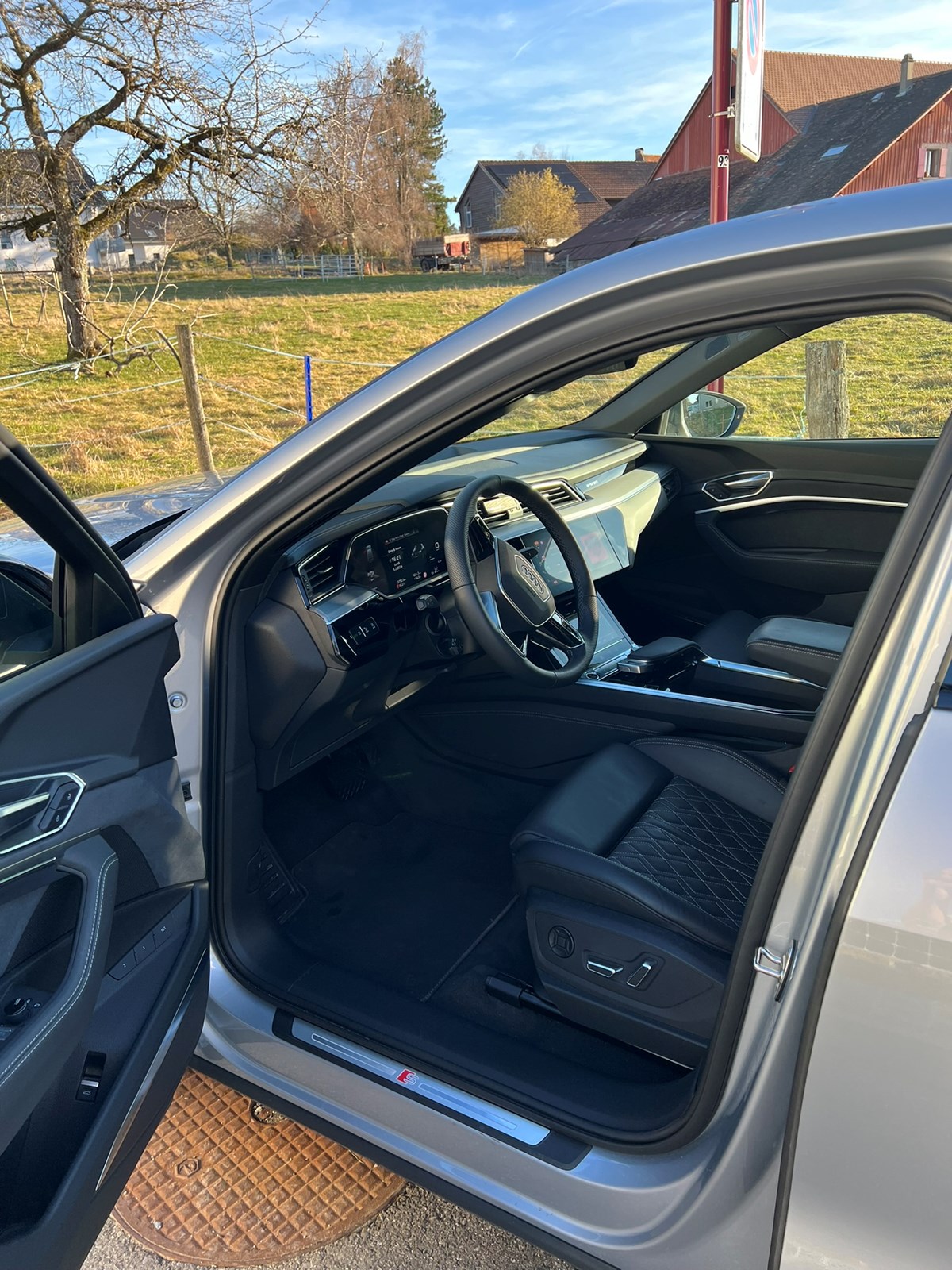AUDI e-tron 55 Sportback quattro-image-11