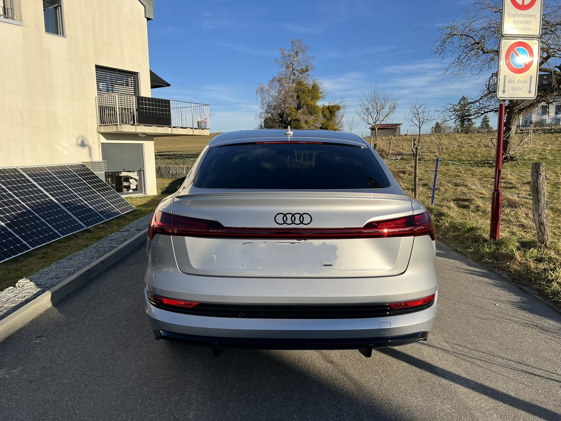 AUDI e-tron 55 Sportback quattro-image-2