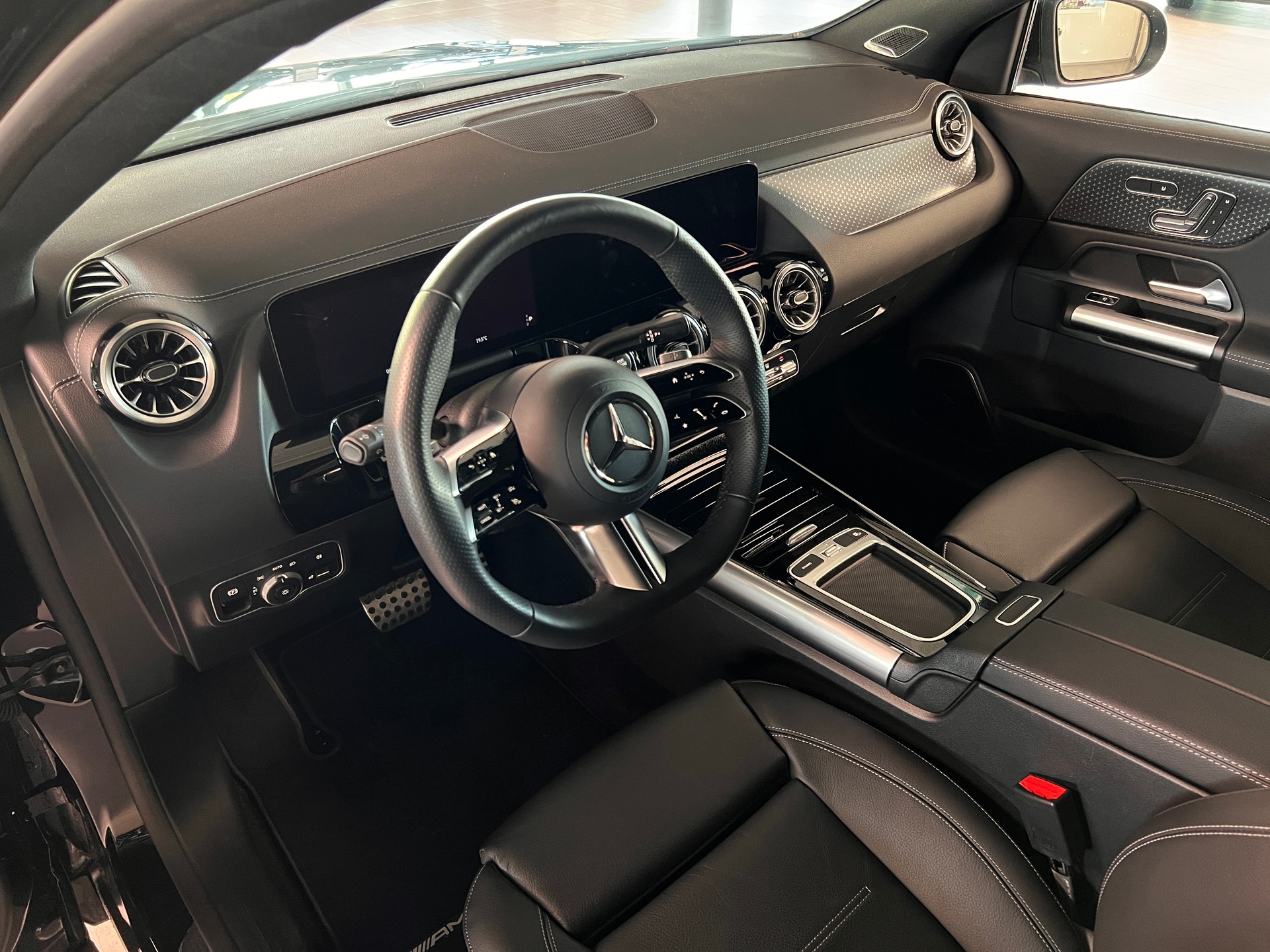 MERCEDES-BENZ GLA 250 4Matic 8G-DCT Swiss Star-image-10