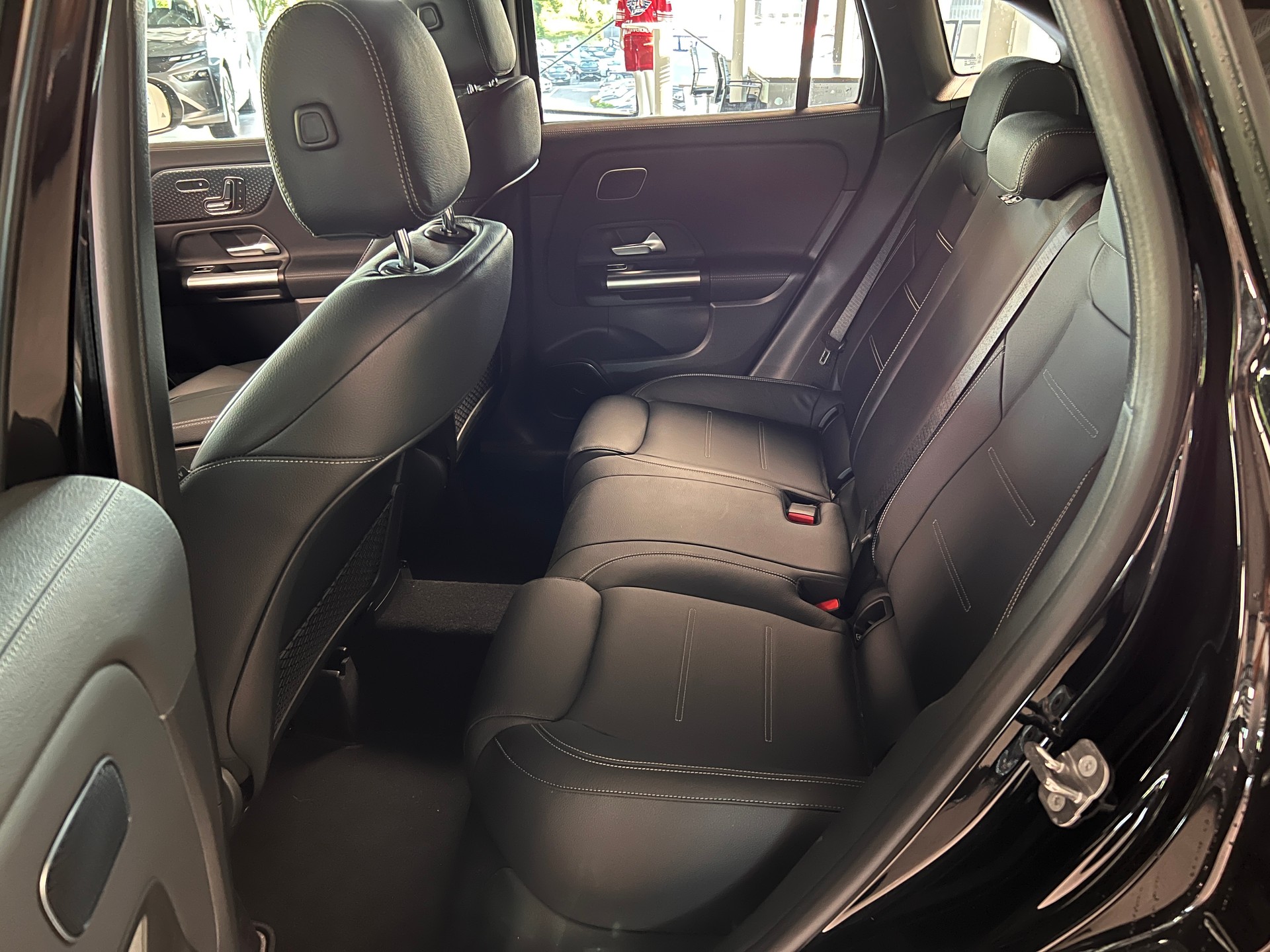 MERCEDES-BENZ GLA 250 4Matic 8G-DCT Swiss Star-image-8