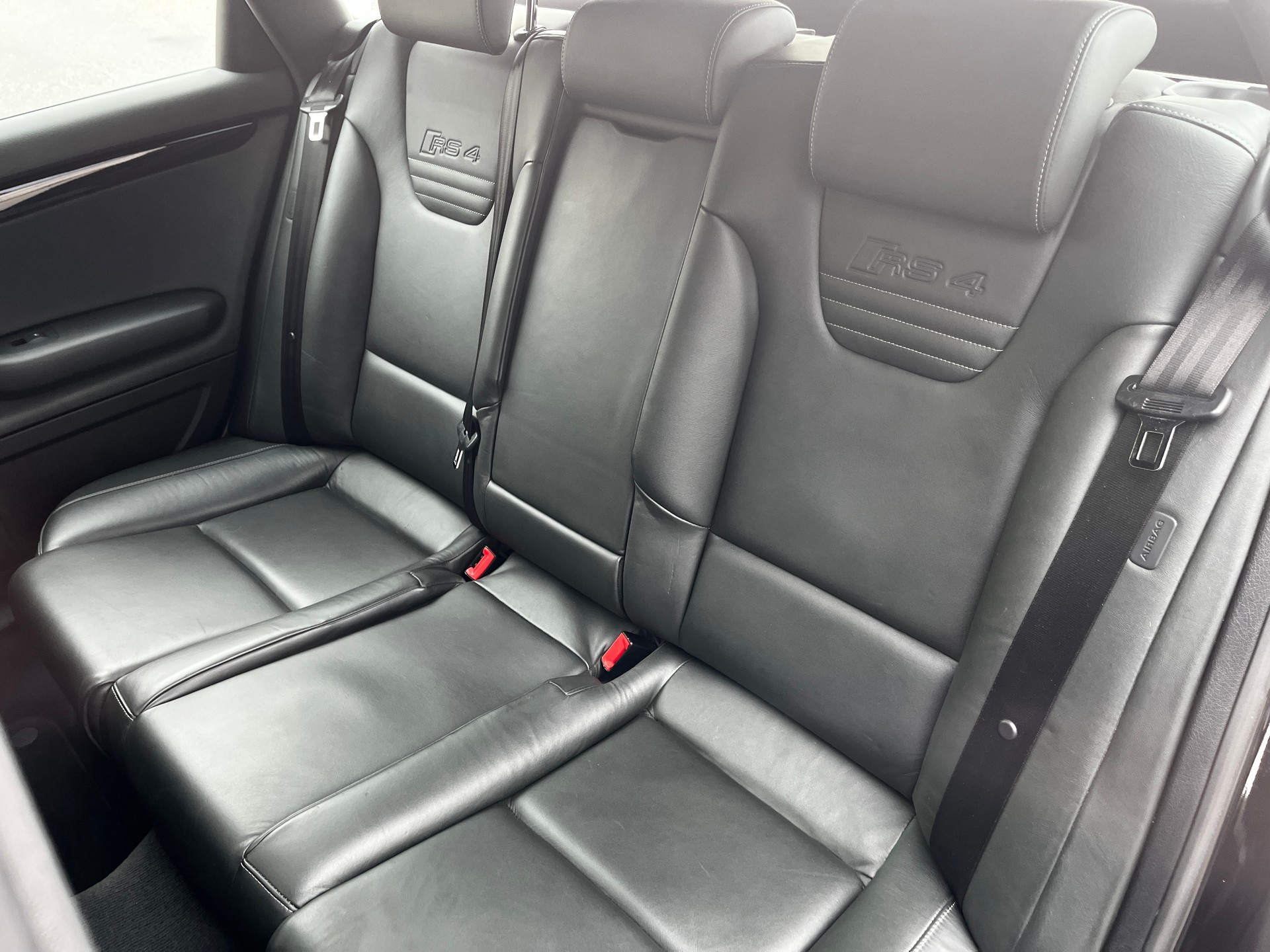 AUDI RS4 Avant 4.2 V8 quattro-image-6
