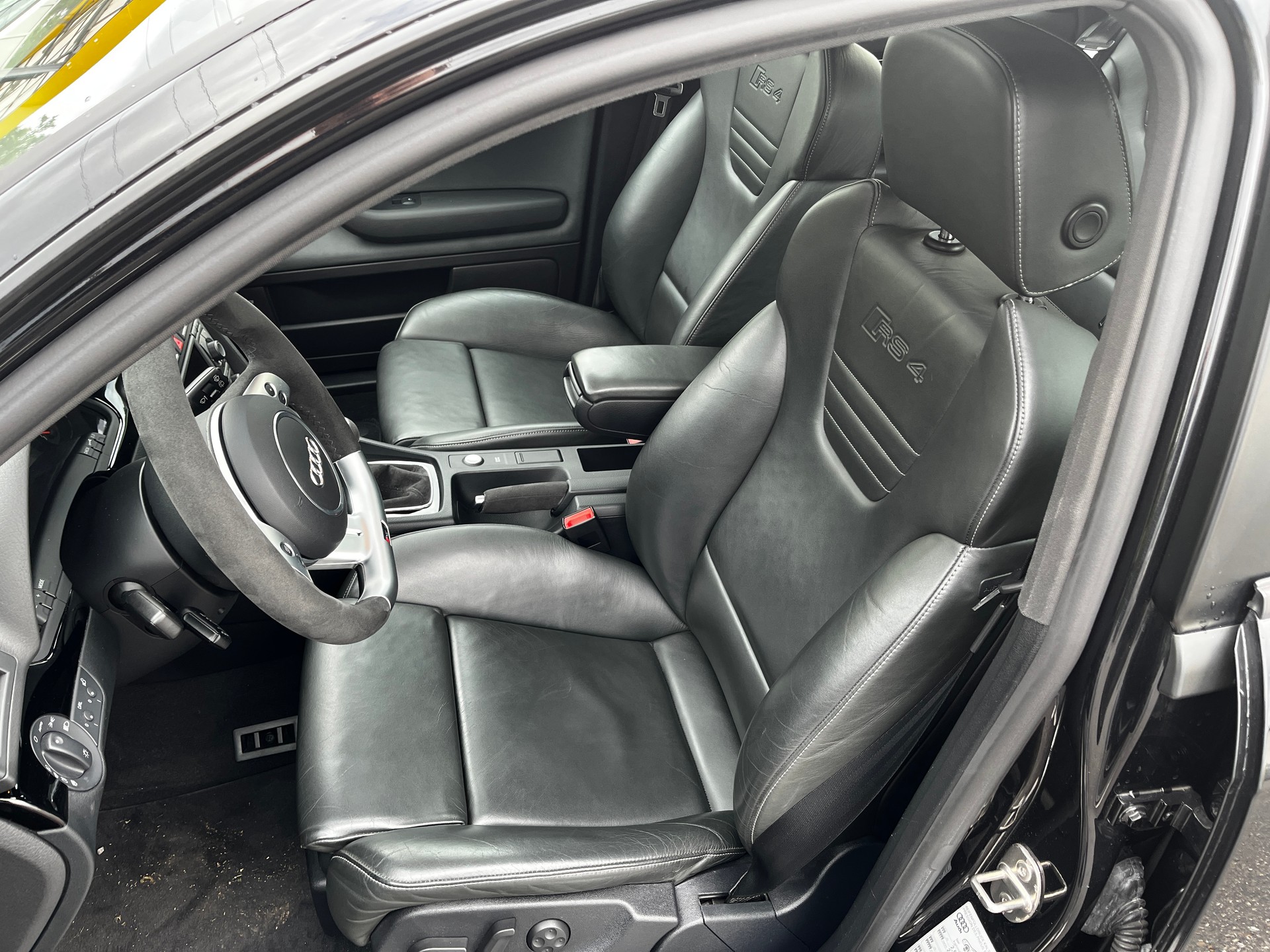 AUDI RS4 Avant 4.2 V8 quattro-image-5