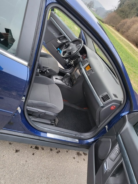 OPEL Vectra Caravan 1.9 CDTi 16V Elegance Automatic-image-3