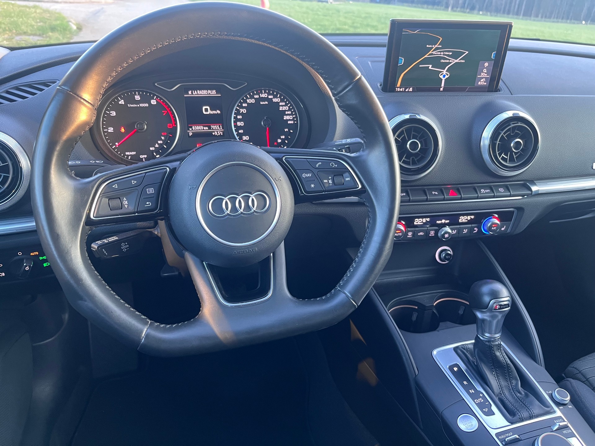 AUDI A3 Sportback 1.5 TFSI S-tronic Sport-image-2