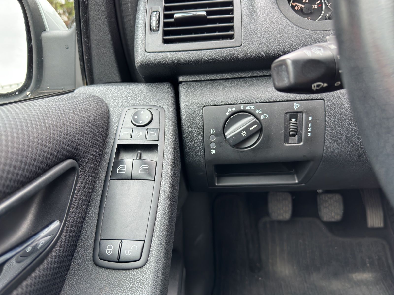 MERCEDES-BENZ A 180 (170) BlueEfficiency Classic-image-12