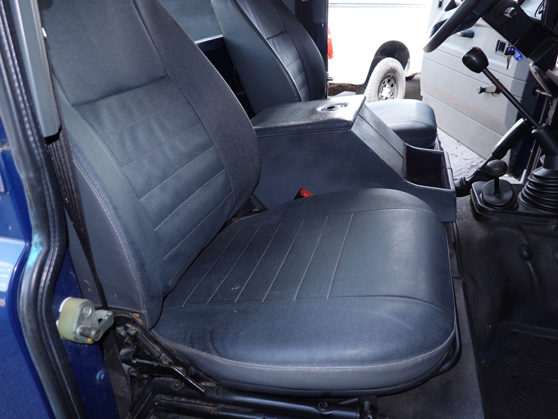 LAND ROVER Defender 90 SW 2.5 Td5-image-6