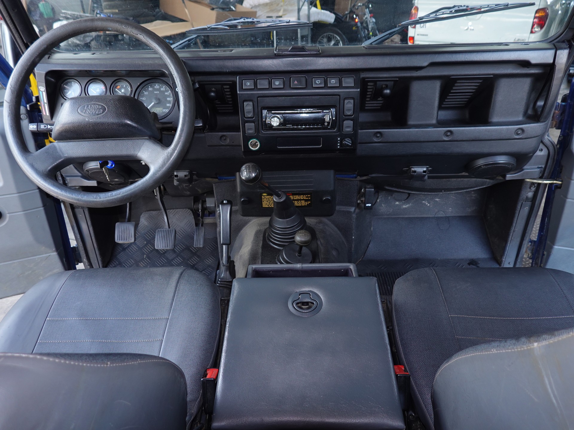 LAND ROVER Defender 90 SW 2.5 Td5-image-8
