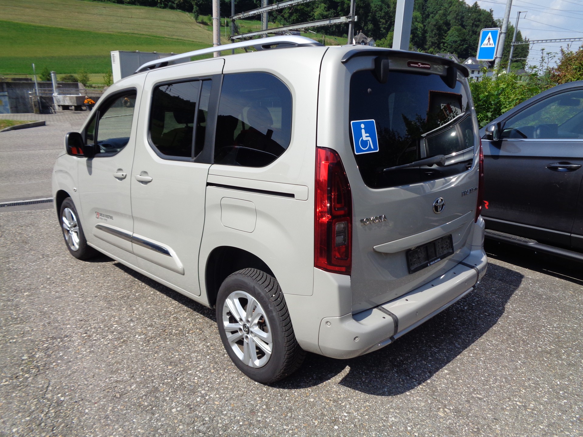 TOYOTA Proace City Verso 1.2 Trend Medium Automatik-showroom-element-2