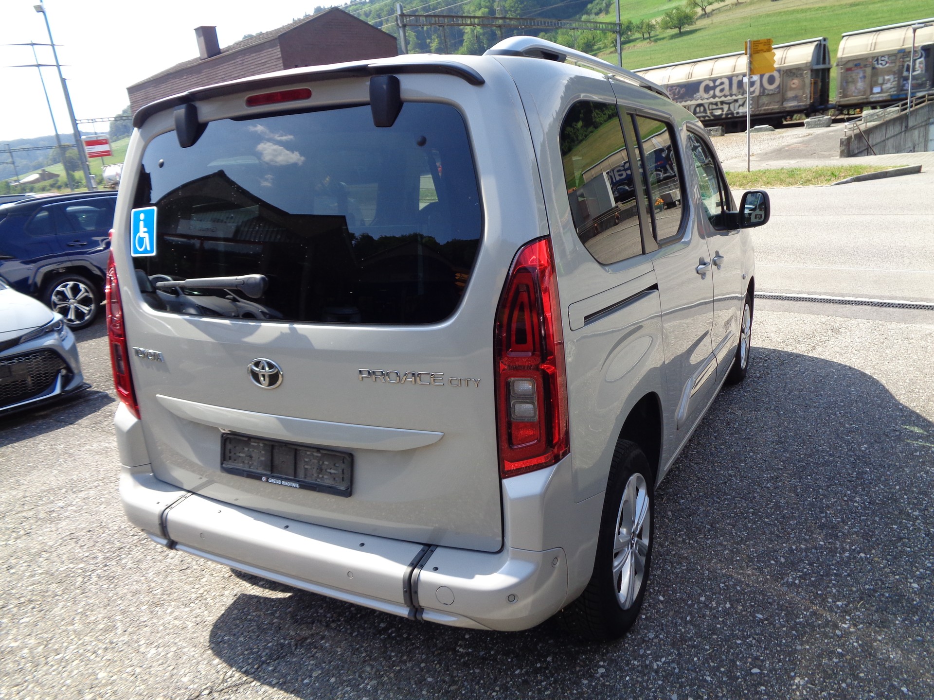 TOYOTA Proace City Verso 1.2 Trend Medium Automatik-image-4