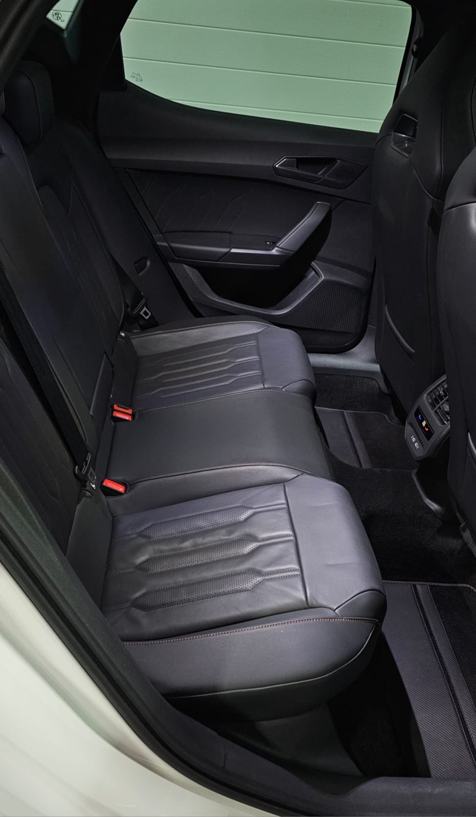CUPRA LEON VZ 2.0 TSI DSG mit *Panoramadach*-image-23