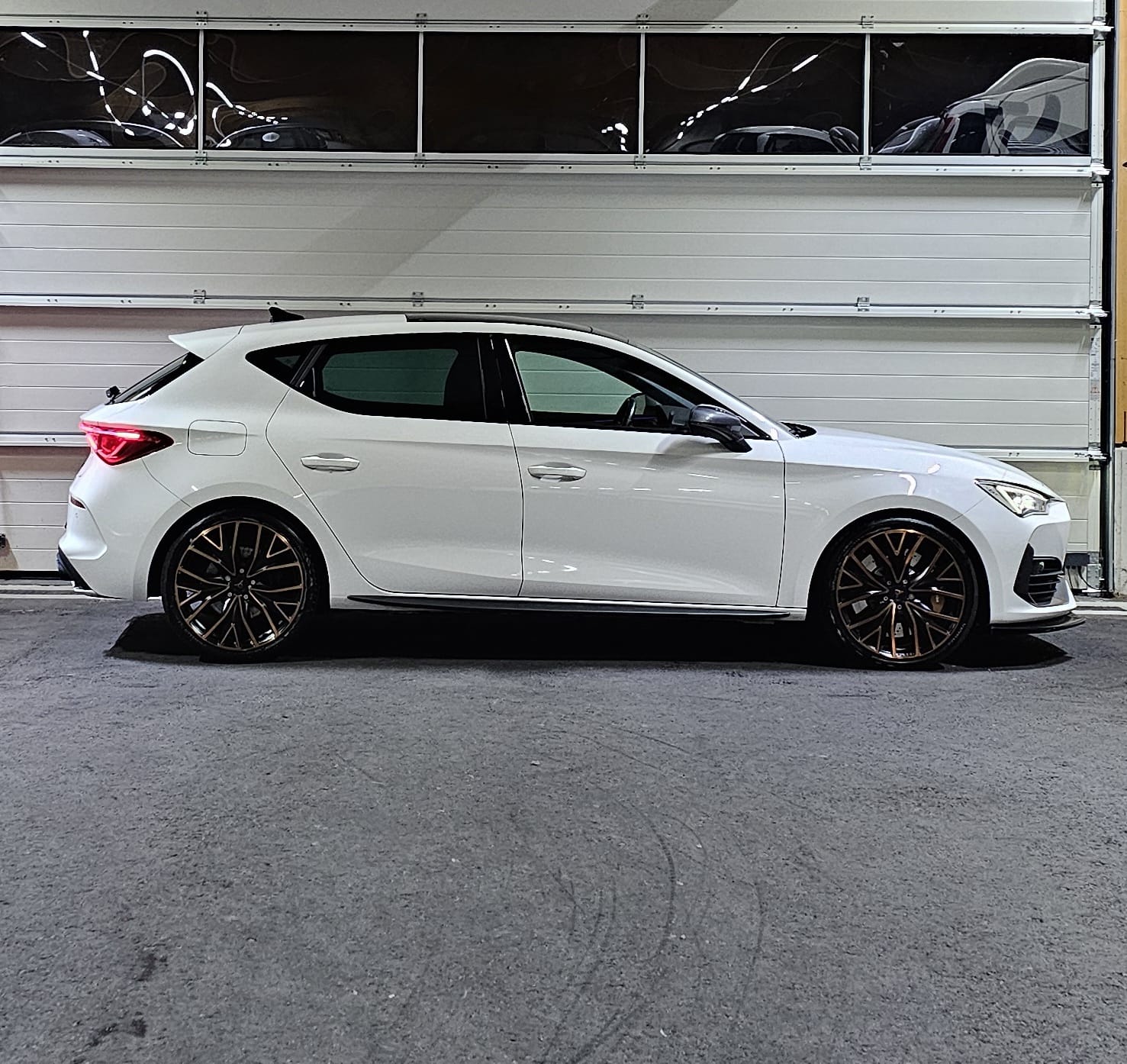 CUPRA LEON VZ 2.0 TSI DSG mit *Panoramadach*-image-5