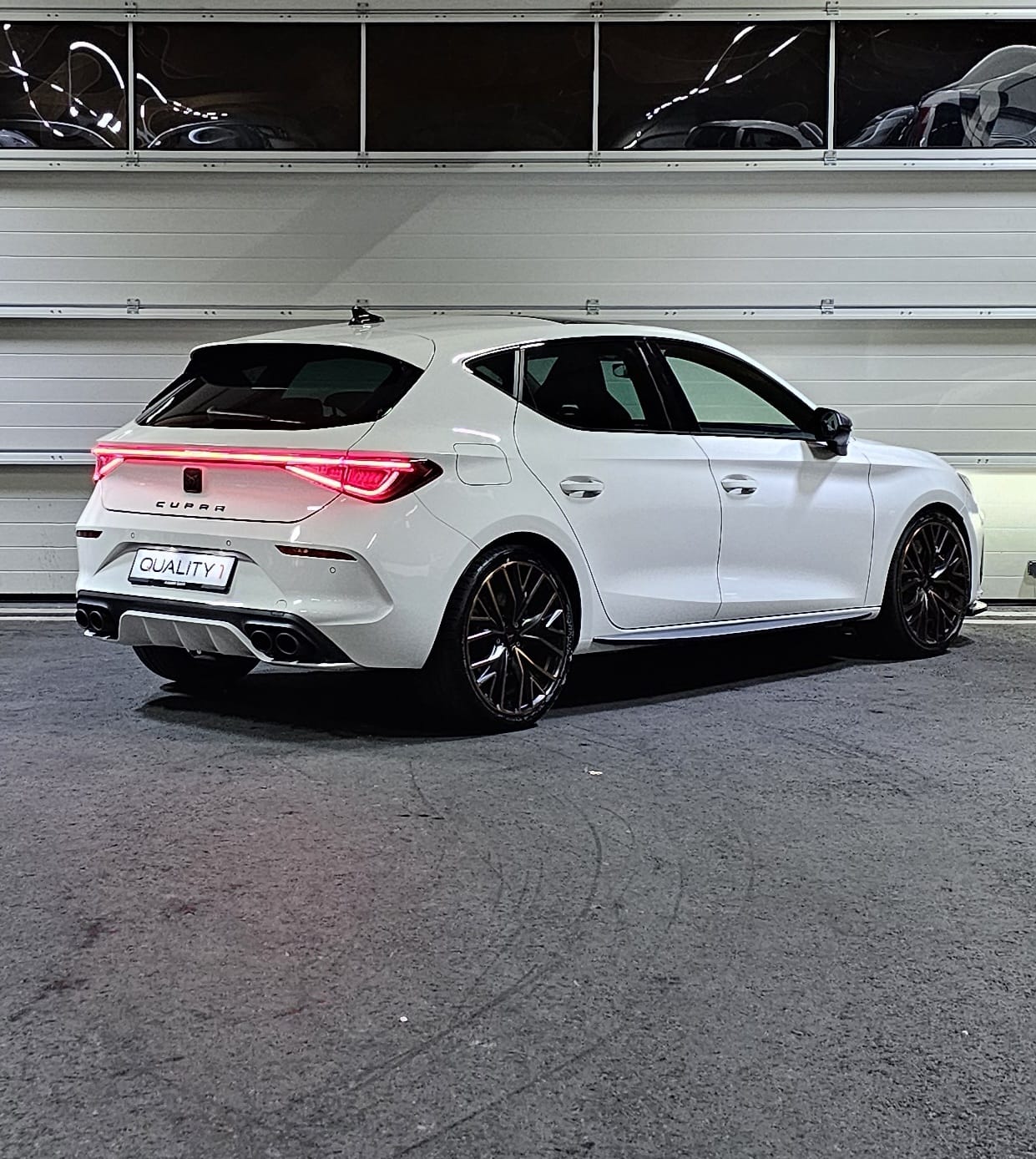 CUPRA LEON VZ 2.0 TSI DSG mit *Panoramadach*-image-4
