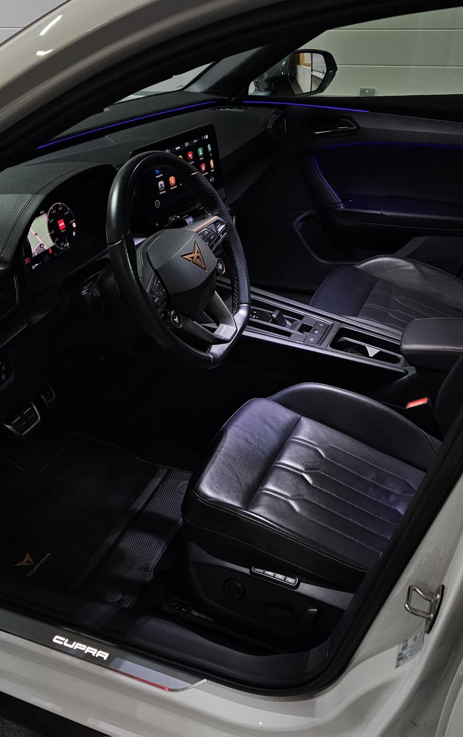 CUPRA LEON VZ 2.0 TSI DSG mit *Panoramadach*-image-8