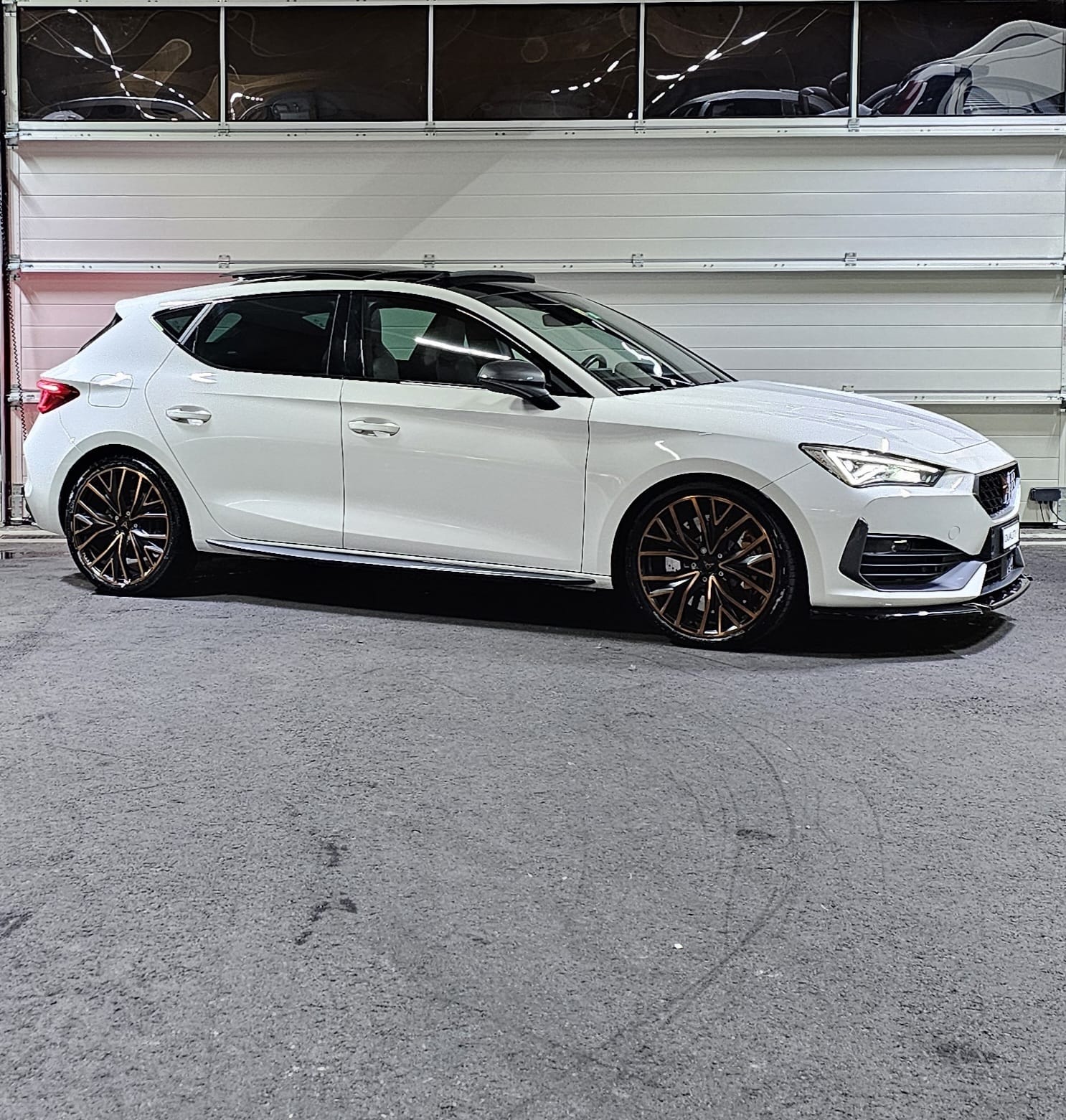 CUPRA LEON VZ 2.0 TSI DSG mit *Panoramadach*-image-6