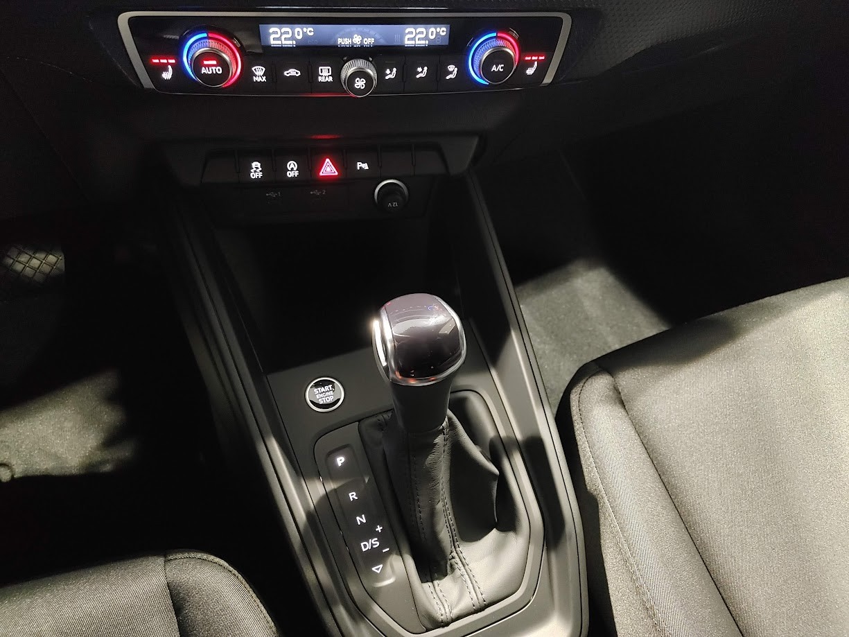 AUDI A1 Sportback 30 TFSI Attraction S-tronic-image-9