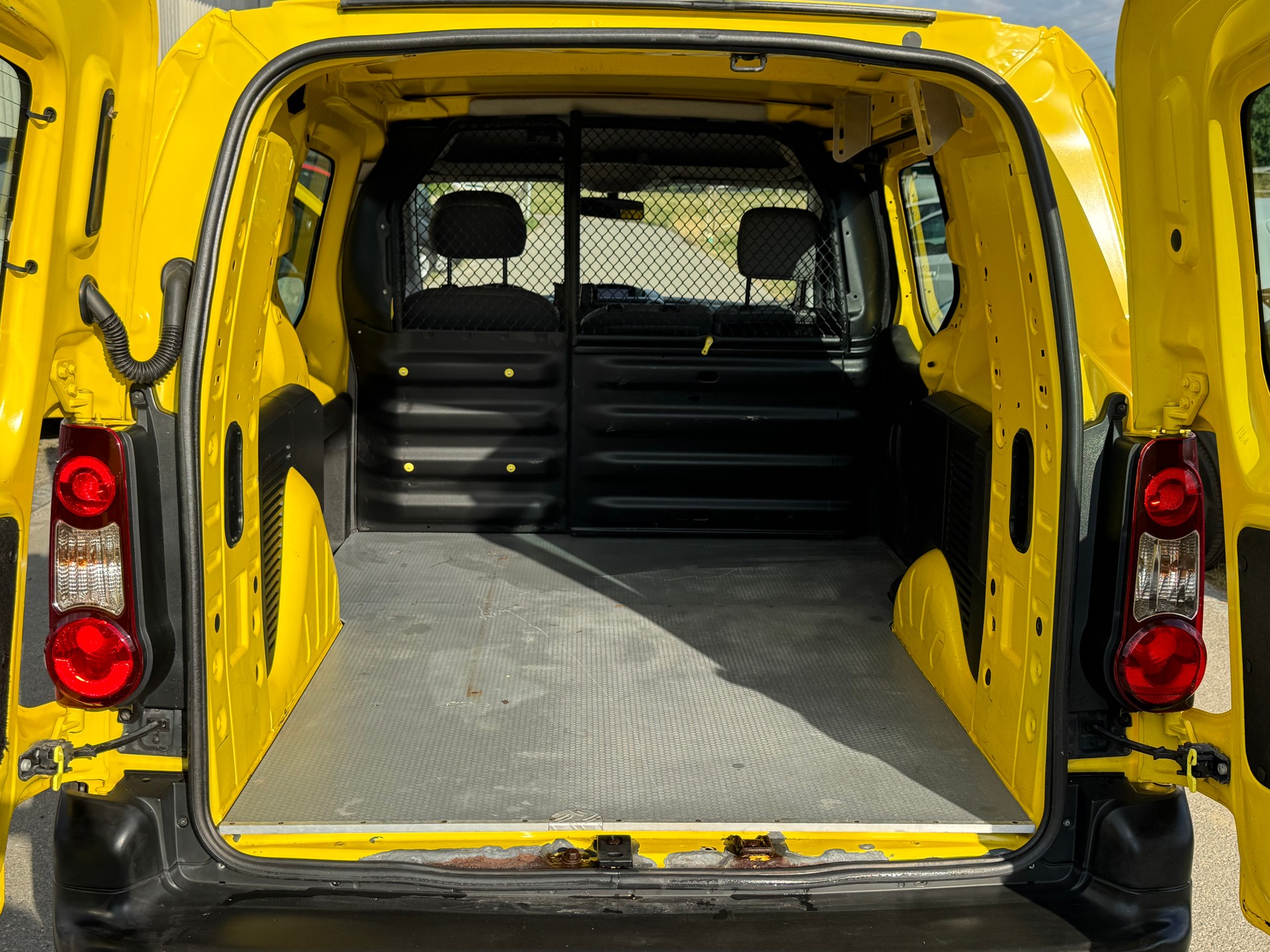 CITROEN Berlingo 1.6 e-HDi 90 Business ETG6-image-11