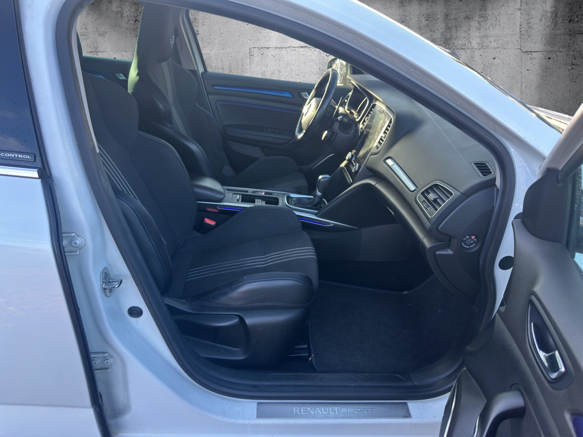 RENAULT Mégane 1.6 dCi GT EDC-image-11
