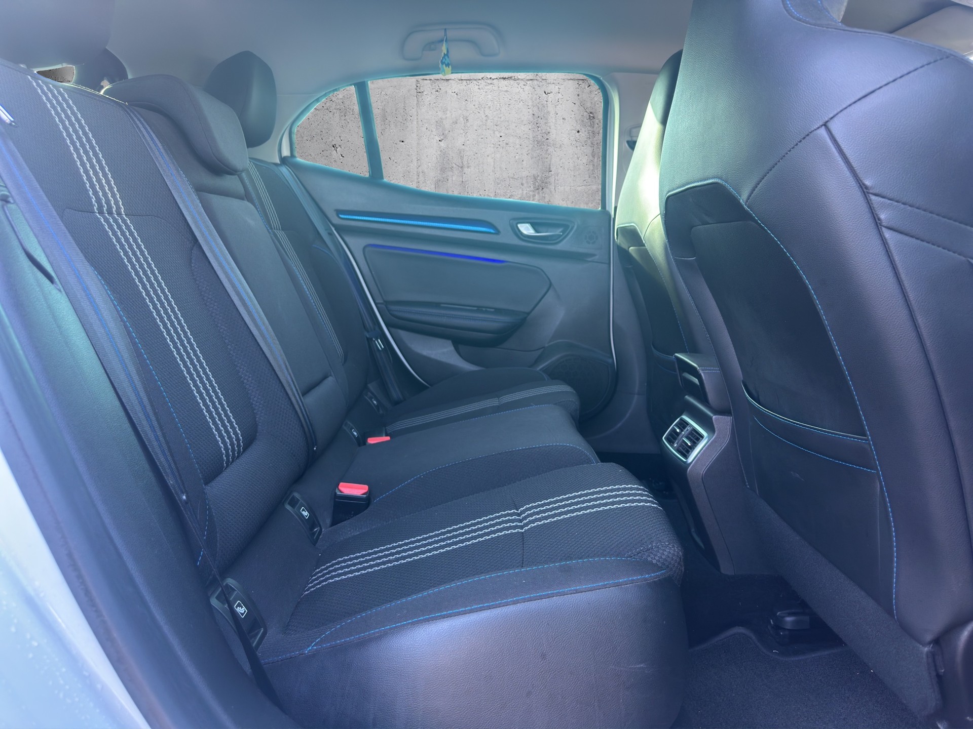 RENAULT Mégane 1.6 dCi GT EDC-image-12
