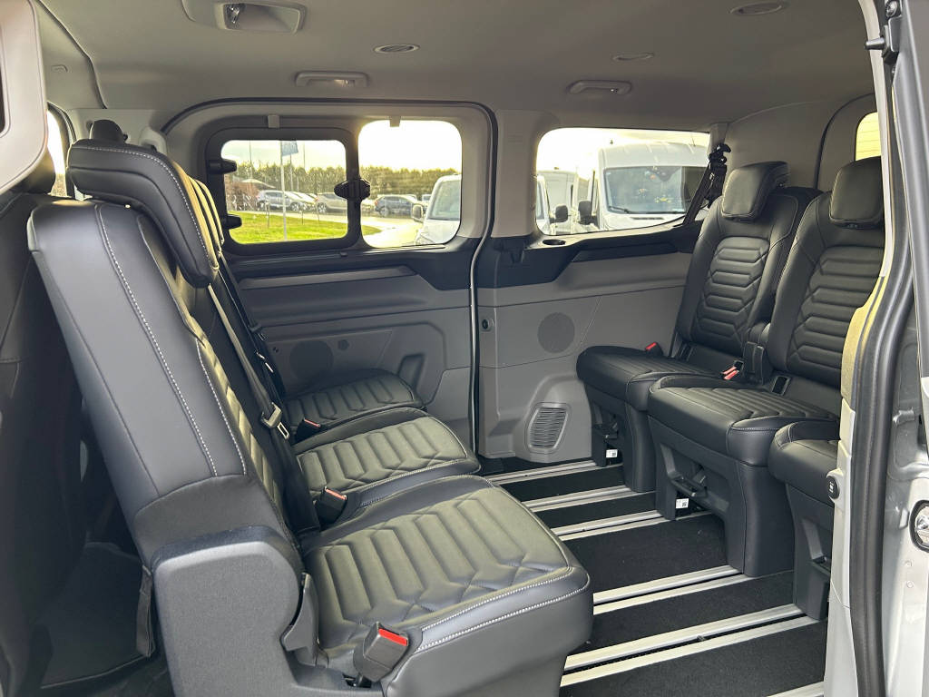 FORD Tourneo Bus 320 L1H1 Titanium X Automat-image-7