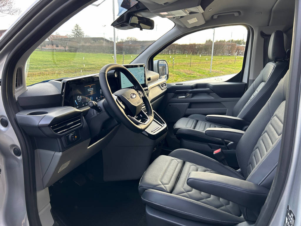 FORD Tourneo Bus 320 L1H1 Titanium X Automat-image-6