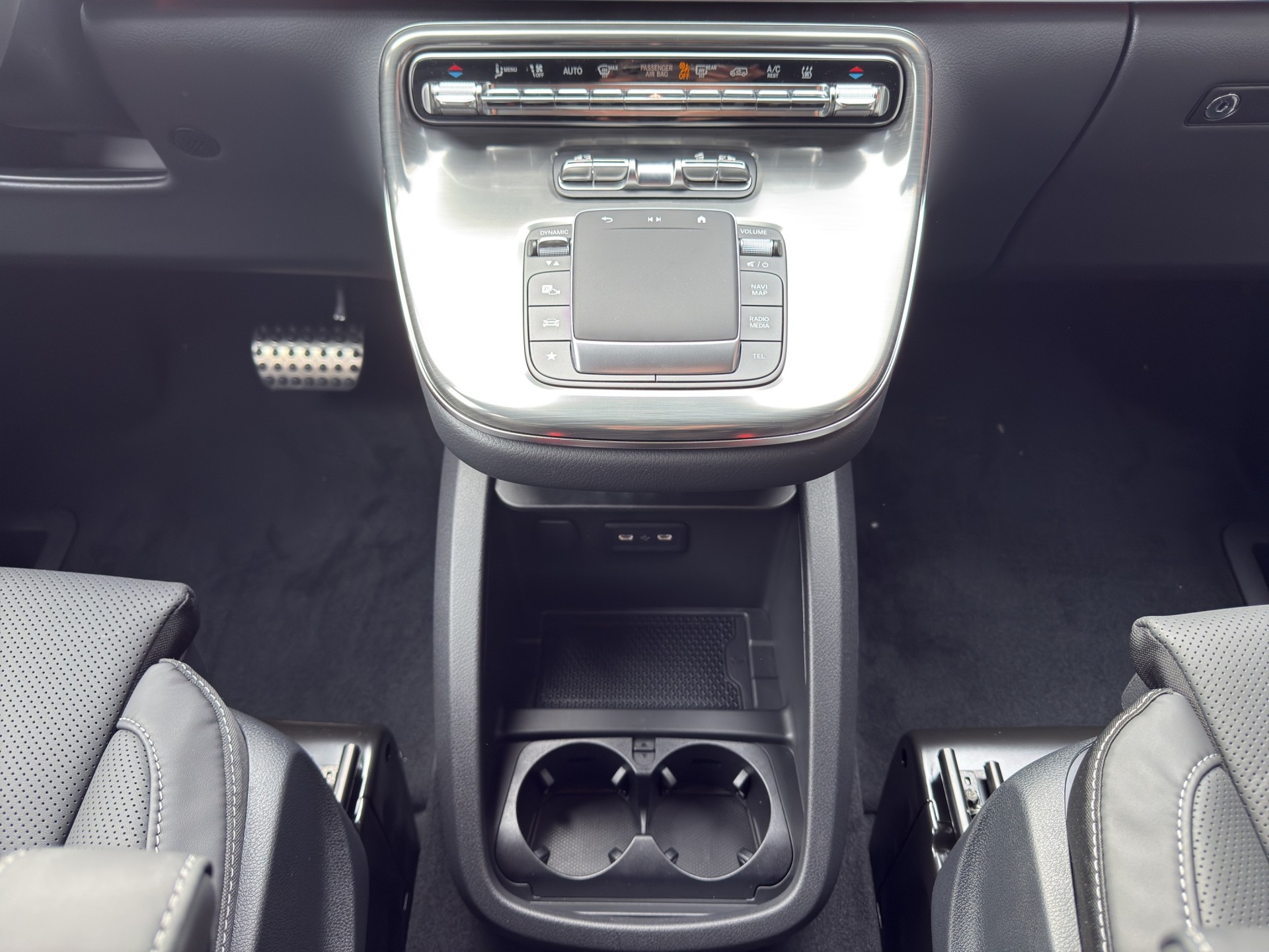 MERCEDES-BENZ V 300 d EXCLUSIVE Swiss Edition-image-13