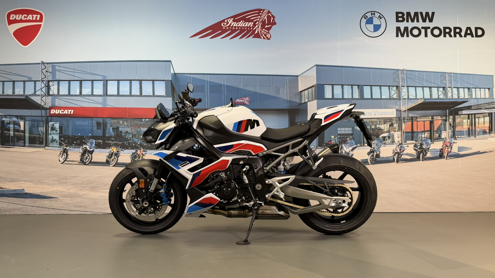 BMW M 1000 R 5 ans de garantie et Leasing à partir de 2.9%-showroom-element-3