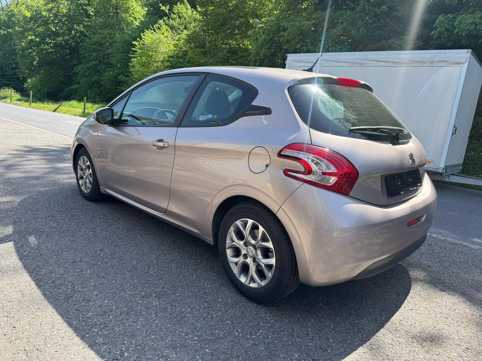 PEUGEOT 208 1.4 VTI Active-image-3