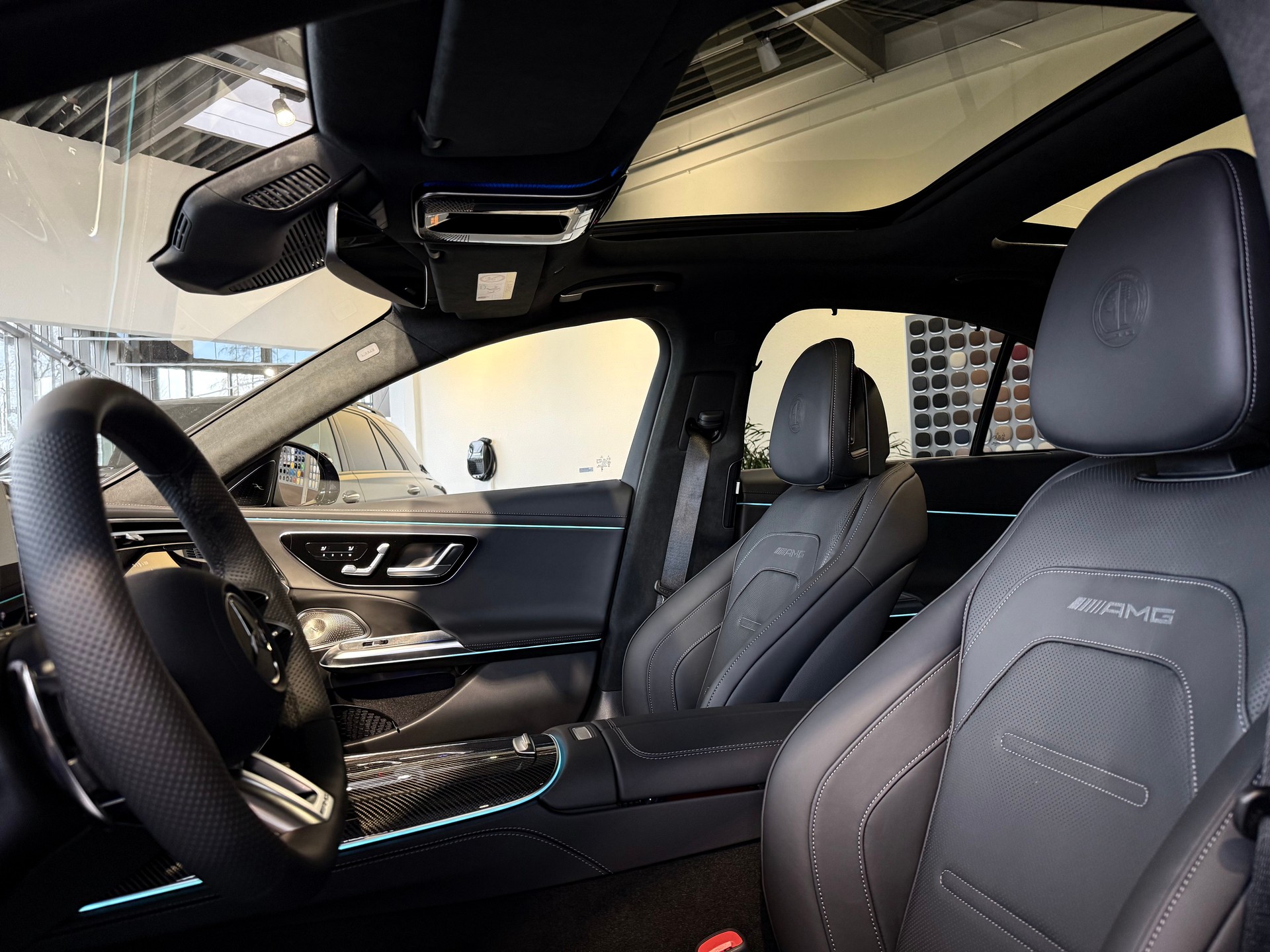 MERCEDES-BENZ AMG E 53 Hybrid 4MATIC+ Limousine-image-3