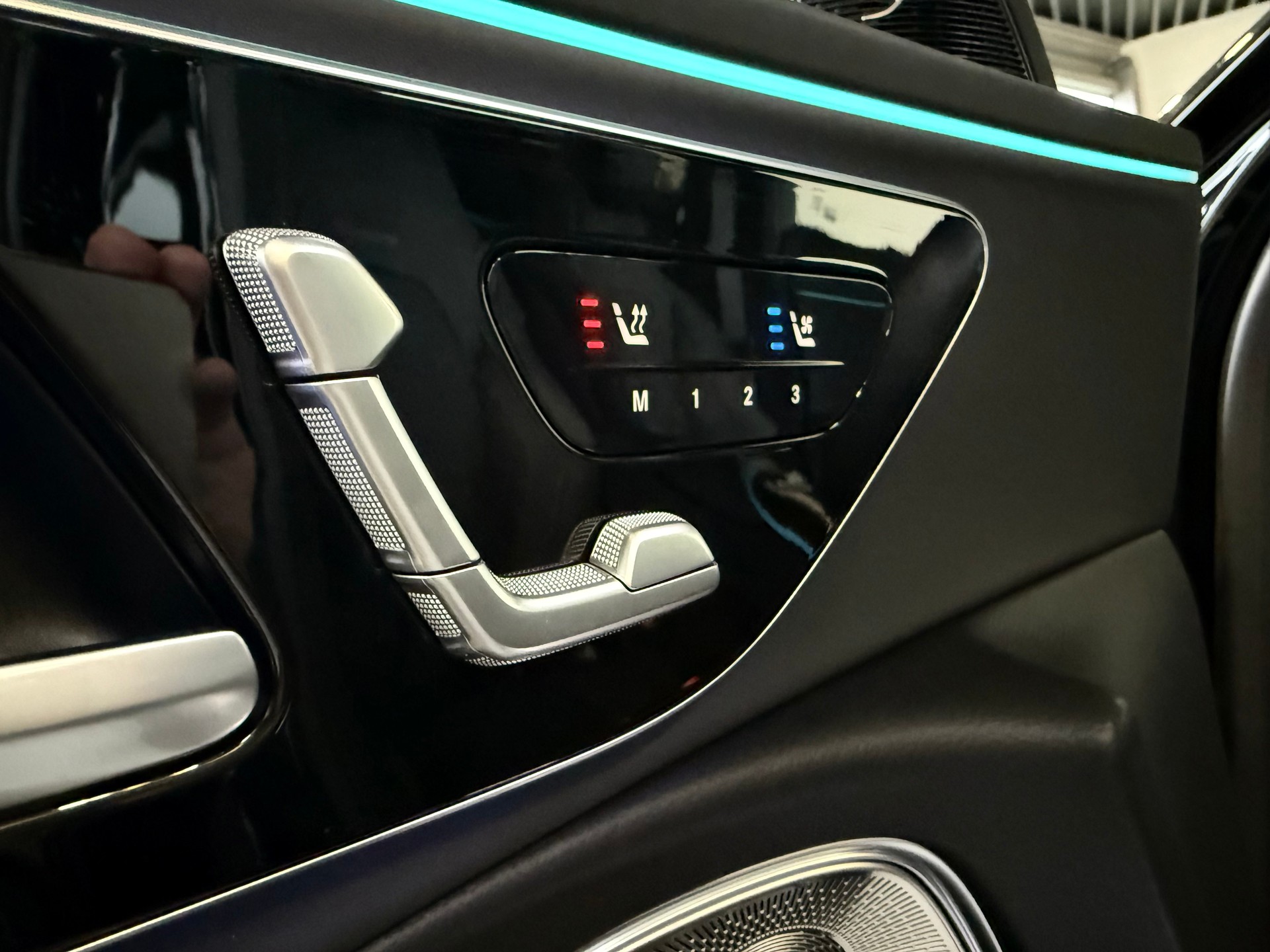 MERCEDES-BENZ AMG E 53 Hybrid 4MATIC+ Limousine-image-4