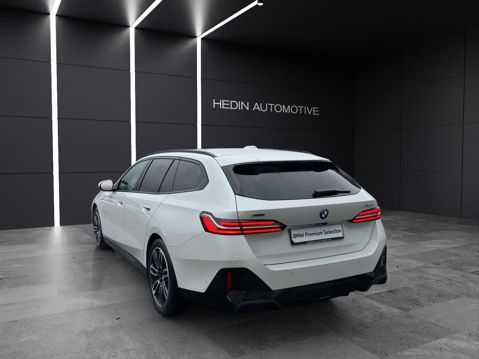 BMW 520d xDrive Touring-image-2