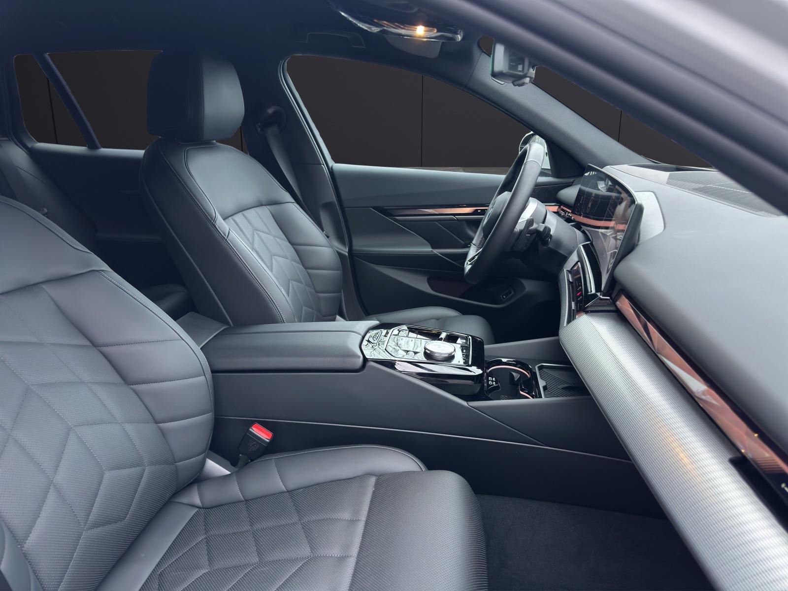 BMW 520d xDrive Touring-image-12
