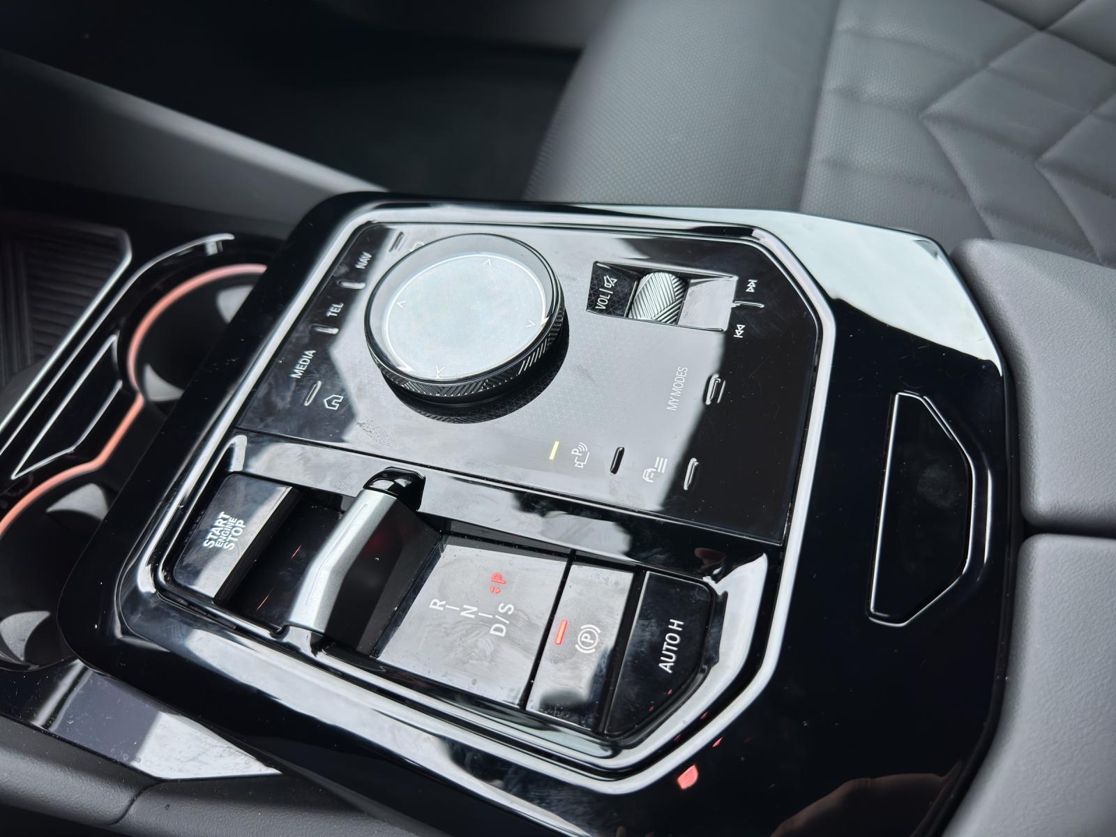 BMW 520d xDrive Touring-image-11