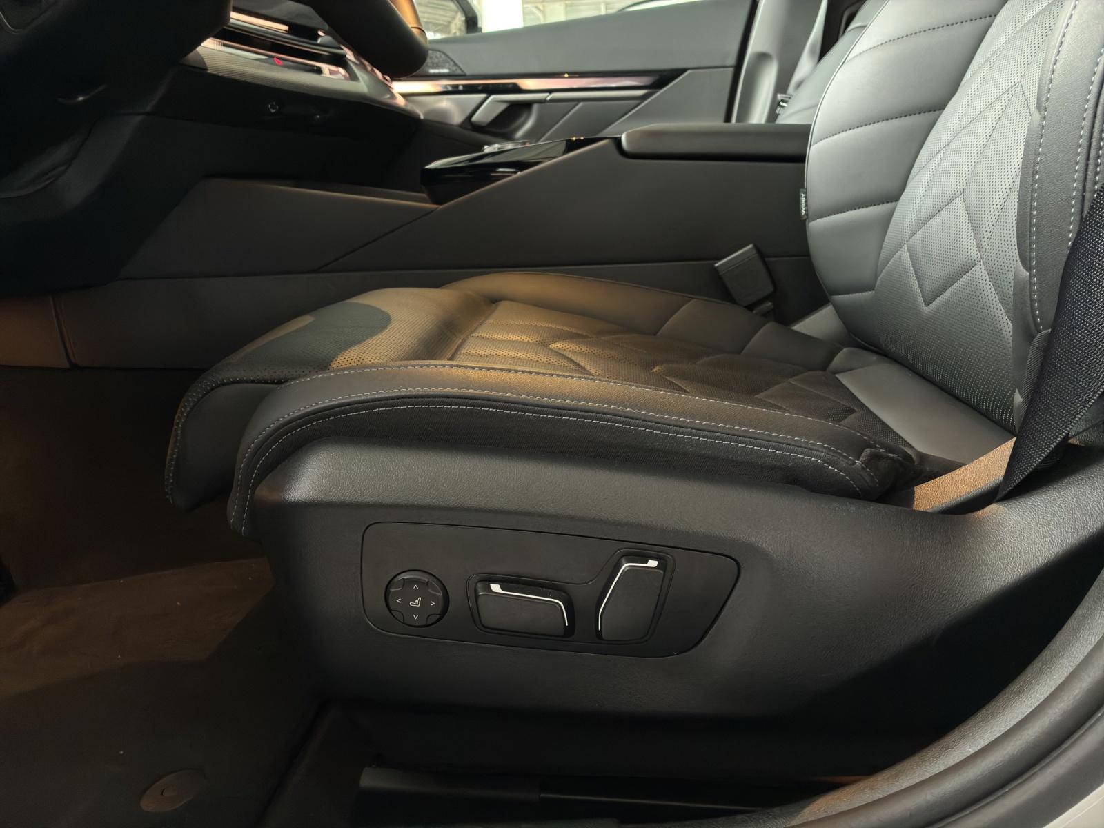 BMW 520d xDrive Touring-image-18