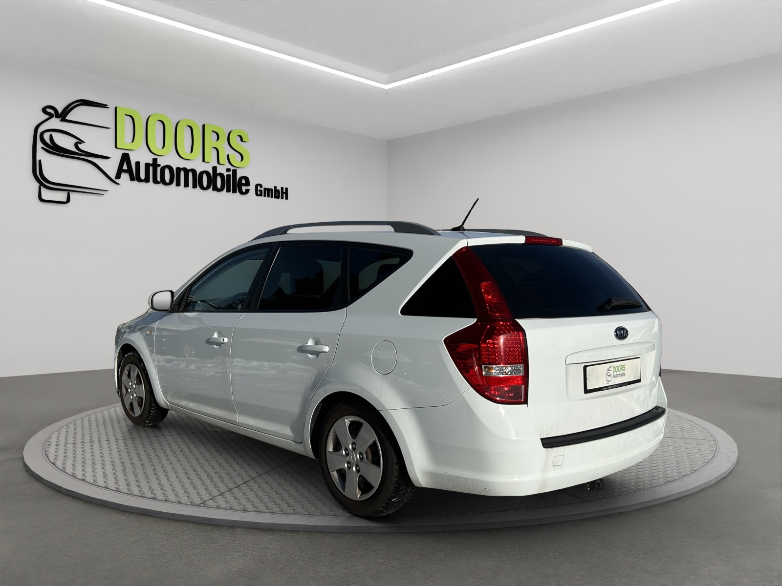 KIA Cee'd Sporty Wagon 1.4 16V Basic-image-5