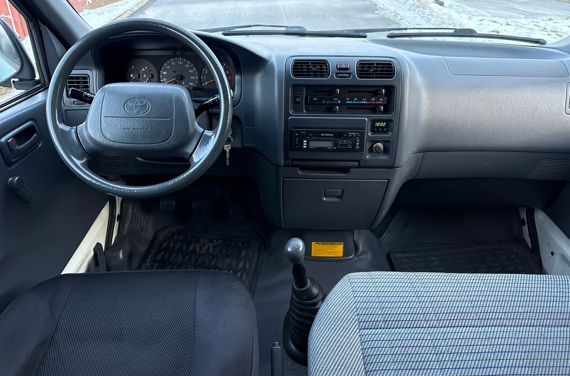 TOYOTA Hiace 2.4 Van 4x4 RCH18-image-12