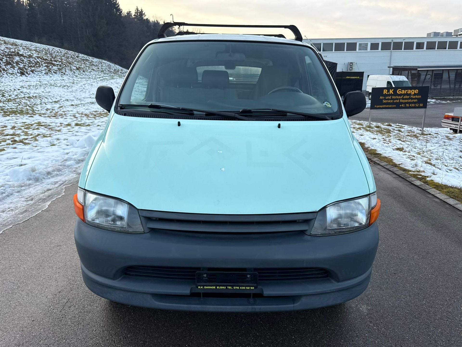 TOYOTA Hiace 2.4 Van 4x4 RCH18-image-4