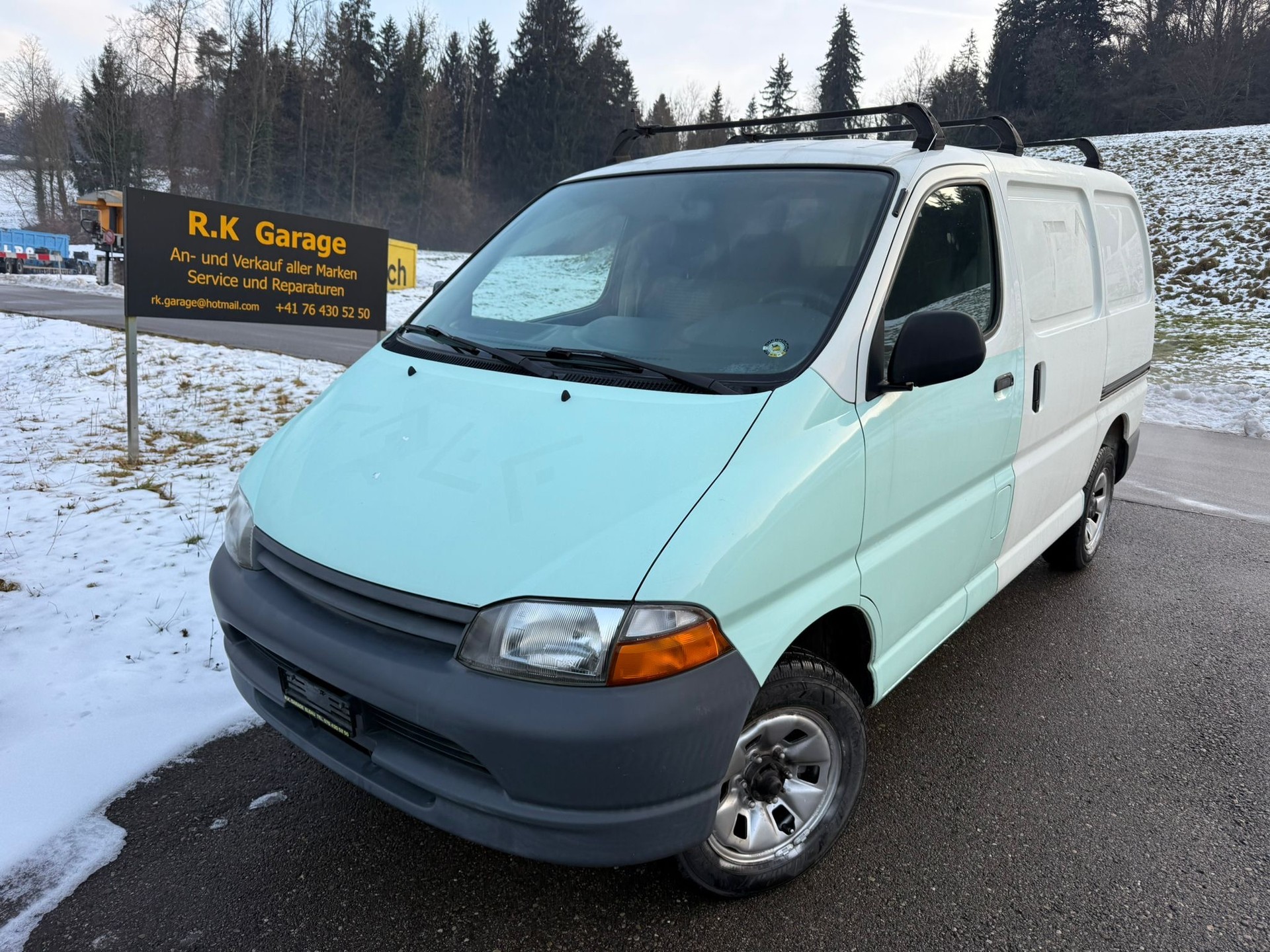 TOYOTA Hiace 2.4 Van 4x4 RCH18-image-0