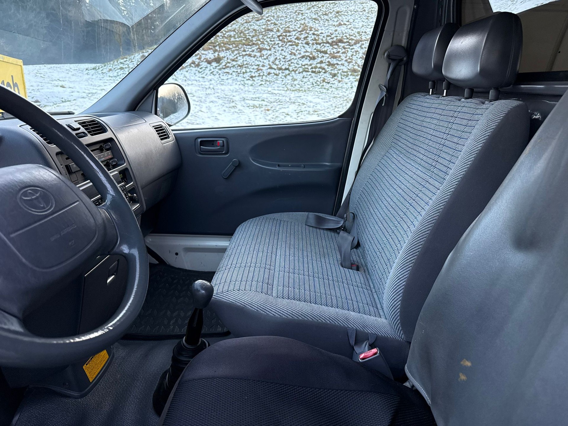 TOYOTA Hiace 2.4 Van 4x4 RCH18-image-8