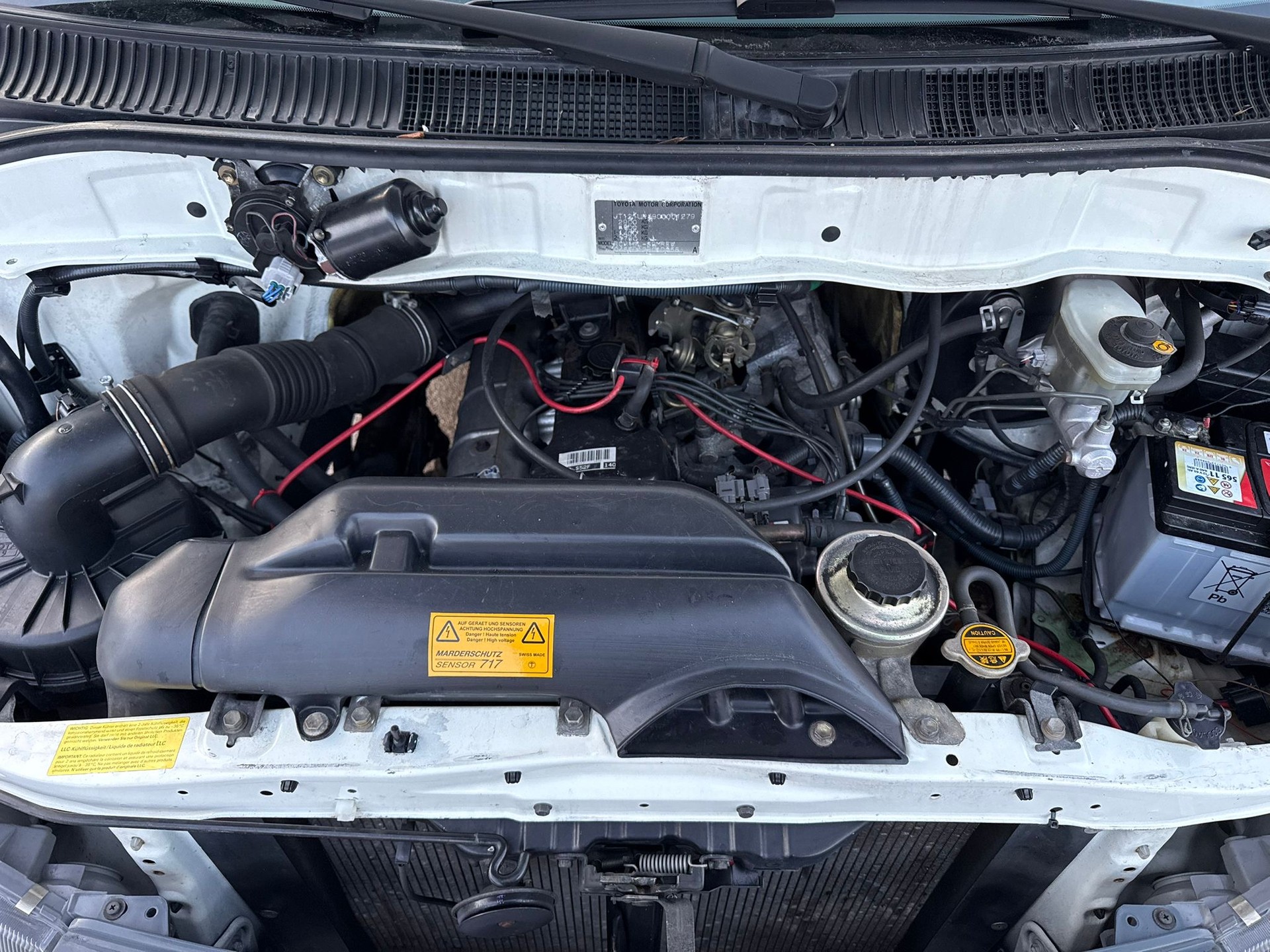 TOYOTA Hiace 2.4 Van 4x4 RCH18-image-9