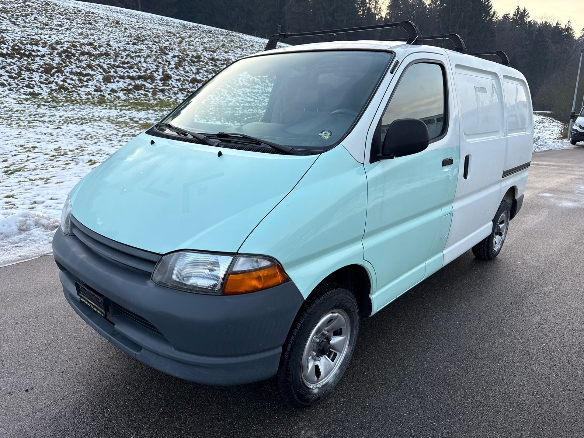 TOYOTA Hiace 2.4 Van 4x4 RCH18-image-1