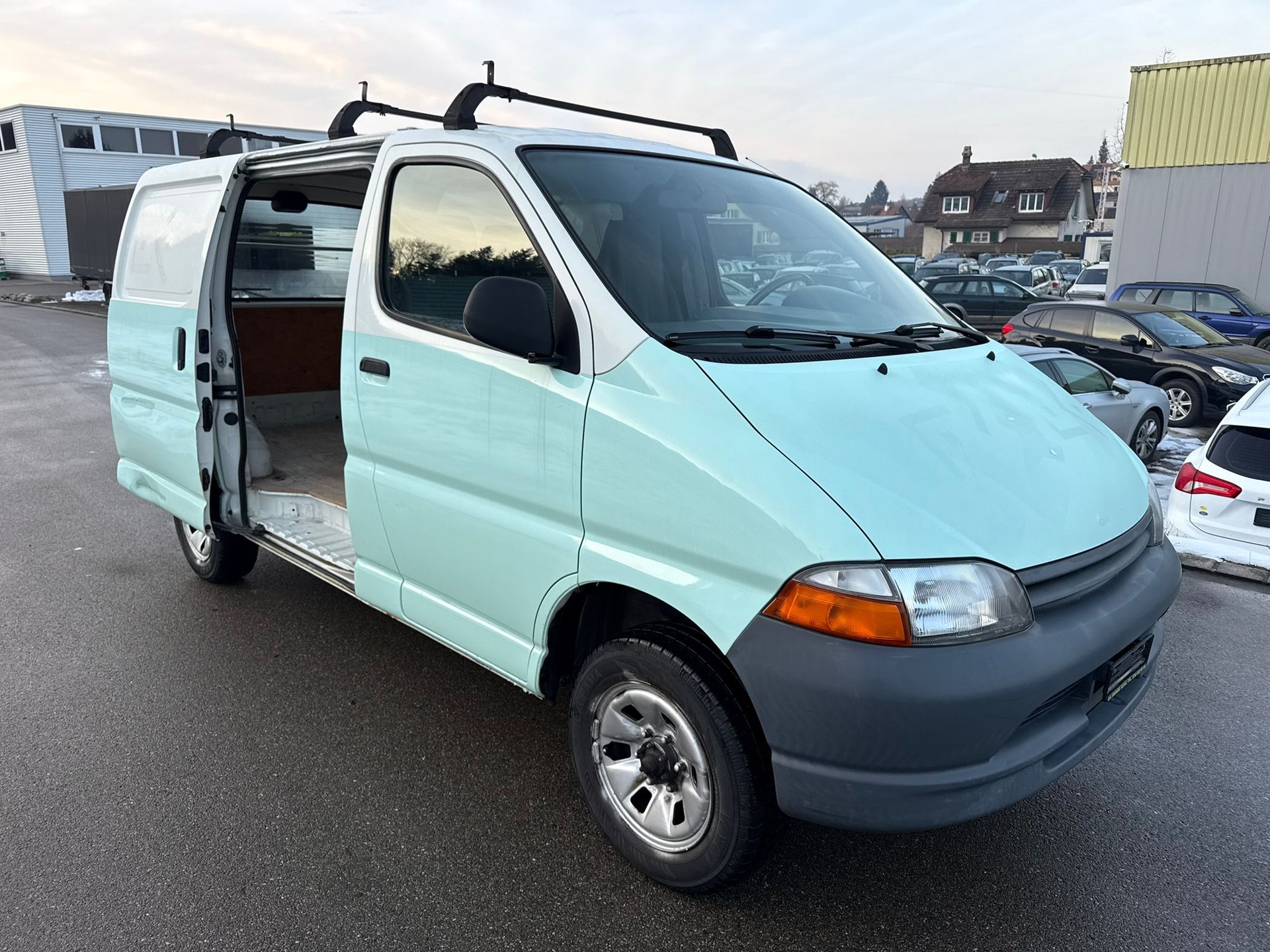 TOYOTA Hiace 2.4 Van 4x4 RCH18-image-3