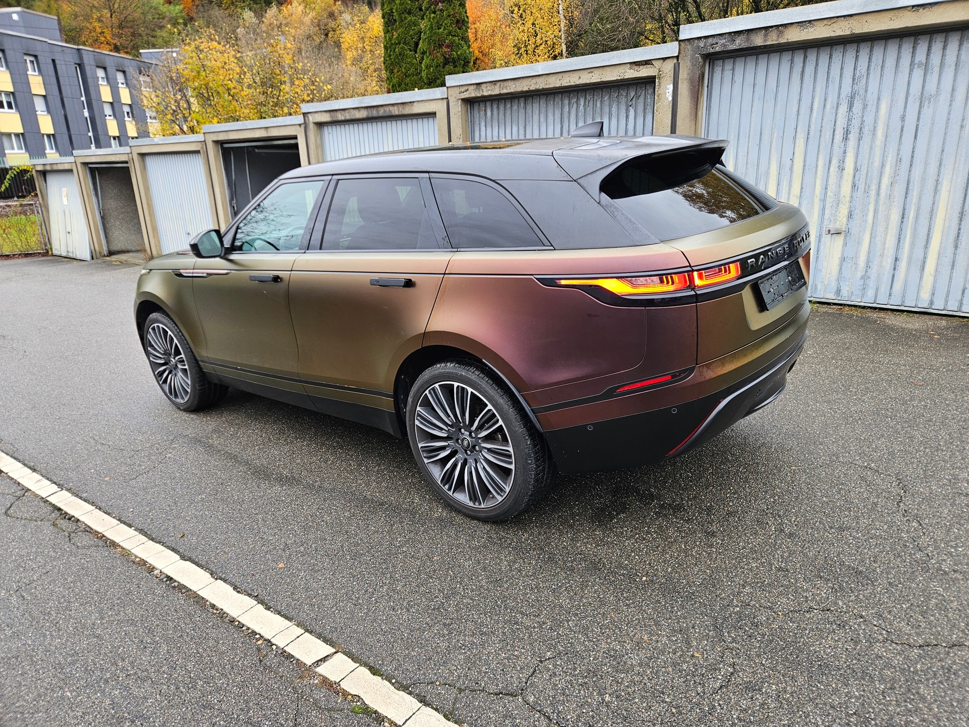 LAND ROVER Range Rover Velar R-Dynamic D 240 Automatic-image-3