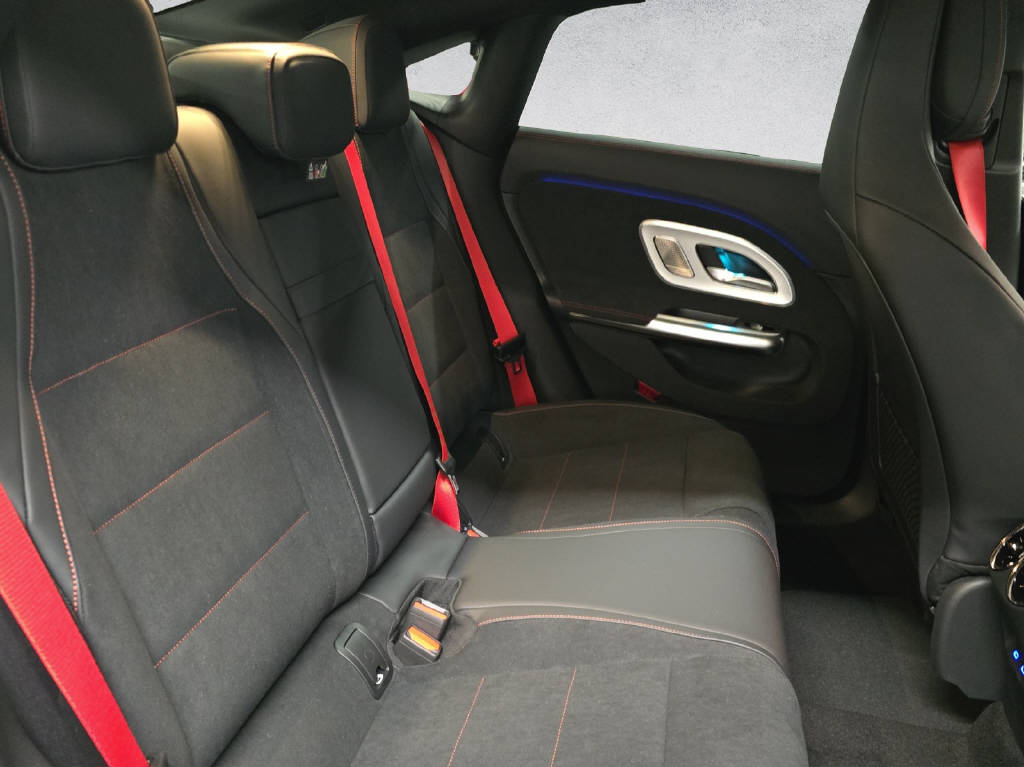 MERCEDES-BENZ CLA 220 AMG Line 4Matic-image-12