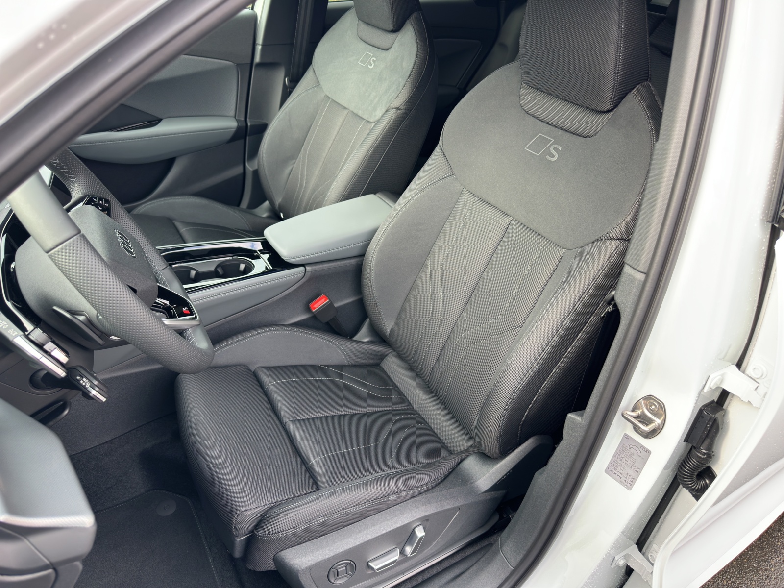 AUDI Q3 SUV TFSI quattro 150 kW S tronic-image-11