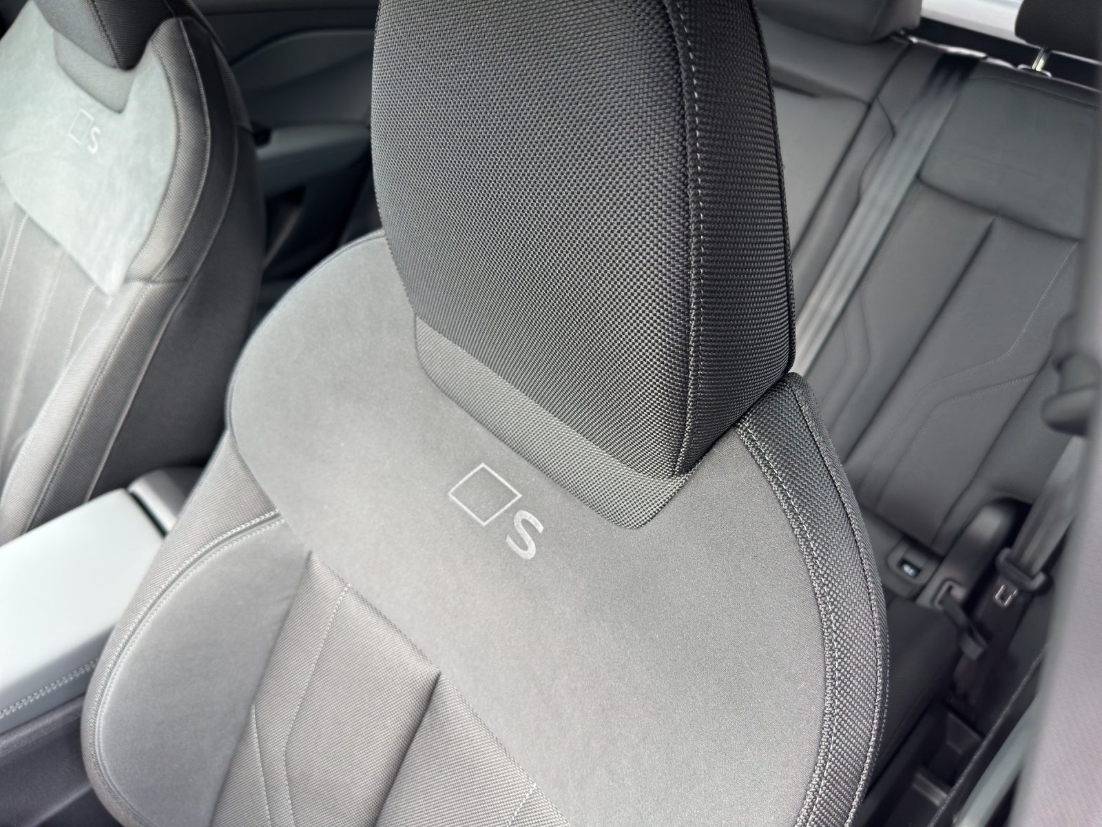 AUDI Q3 SUV TFSI quattro 150 kW S tronic-image-12